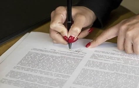 Redacción y revisión de contratos en CABA